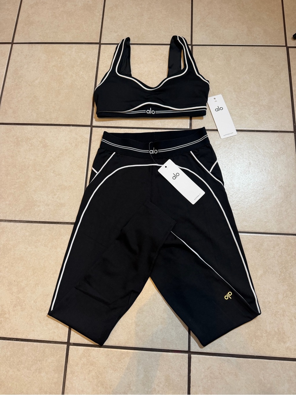 ALO Yoga Black Capri Leggings & Piped Sports Bra Set